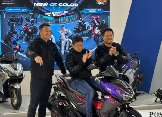 Yamaha memperkenalkan penyegaran warna dan livery Aerox Alpha di IIMS 2026. (Sumber: Poskota/Aldi Harlanda Irawan)