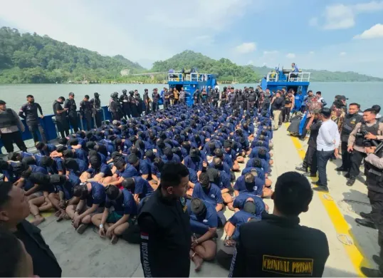 Ditjenpas memindahkan lebih dari 2.000 warga binaan kategori high risk ke Nusakambangan, Jawa Tengah. (Sumber: Dok Ditjenpas)