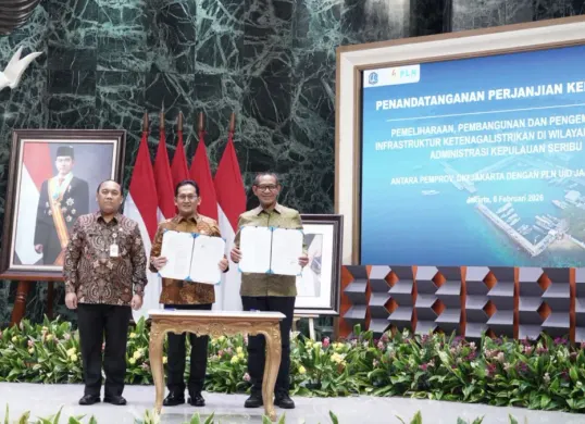 (Dari kiri) Sekretaris Daerah Provinsi DKI Jakarta Uus Kuswanto, Kepala Dinas Tenaga Kerja, Transmigrasi dan Energi Provinsi DKI Jakarta Syaripudin, dan General Manager PLN UID Jakarta Raya Moch. Andy Adchaminoerdin. (Sumber: PLN UID Jakarta Raya)