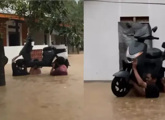 Sejumlah warga Citeureup Pandeglang saat evakuasi speda motor dalam kondisi banjir. (Sumber: Dok. Warga)