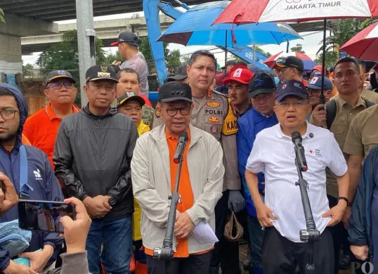 Gubernur Jakarta Pramono Anung di Cipinang Melayu, Jakarta Timur, Minggu, 8 Februari 2026. (Sumber: Poskota/M Tegar Jihad)