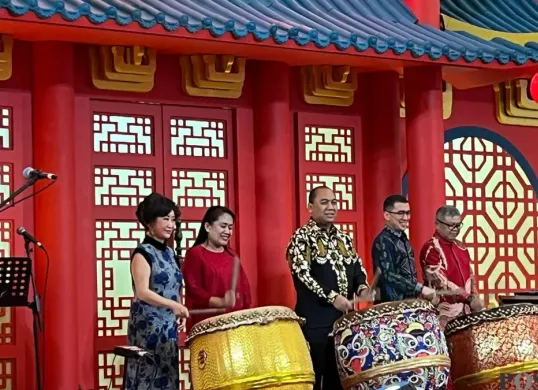Sekda DKI Jakarta, Uus Kuswanto, saat sambutan Kick Off Jakarta Lunar New Year Festival Tahun 2026 yang digelar APPBI, Minggu, 8 Februari 2026. (Sumber: Poskota/Pandi Ramedhan)