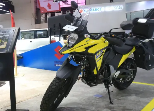 Suzuki menampilkan motor Burgman Street 125 EX, V-Strom 250 SX, dan mesin tempel DF20A dalam IIMS 2026, JIExpo, Kemayoran, Jakarta Pusat. (Sumber: Dok. Suzuki)
