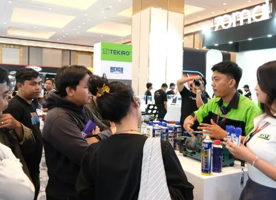 Rexco tampil di IIMS 2026 dengan menghadirkan beragam produk perawatan kendaraan. (Sumber: Rexco)
