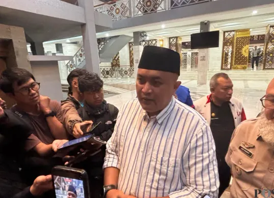 Bupati Bogor bakal buka komunikasi untuk relokasi warga Kampung Cicerewed yang terkena banjir bandang pada Rabu sore, 11 Februari 2026 kemarin. (Sumber: Poskota/Giffar Rivana)
