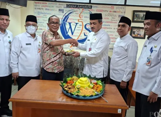 Wali Kota Jaksel, M. Anwar memperingati Hari Pers Nasional bersama Wartawan Jaksel, Jumat, 13 Februari 2026. (Sumber: Poskota/Angga Pahlevi)