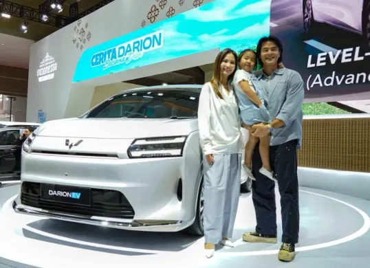 Wuling Darion tampil di IIMS 2026 dan mendapat respons dari Dion Wiyoko serta Putri Habibie. (Sumber: Wuling)
