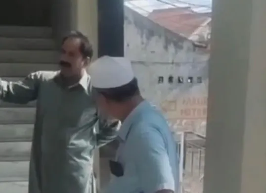 Tampang pelaku percobaan penipuan dengan modus sumbangan karpet masjid di Limo Depok. (Sumber: Dok. Humas Polsek Cinere)