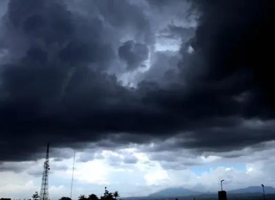 Ilustrasi awan mendung (Sumber: Wikimedia Commons)