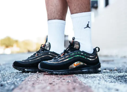 Sepatu Nike Air Max. (Sumber: Pixabay/albertoadan)