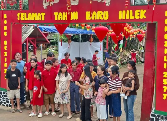 Perayaan Imlek di lingkungan RT 5 RW 08, Kelurahan Limo, Kecamatan Limo, Kota Depok. (Sumber: Poskota/Angga Pahlevi)