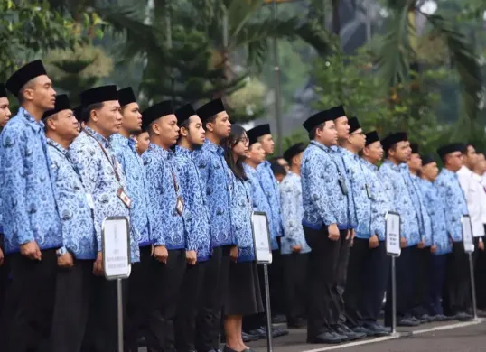 Ilustrasi aparatur sipil negara (ASN) sedang baris berbaris. (Sumber: menpan.go.id)