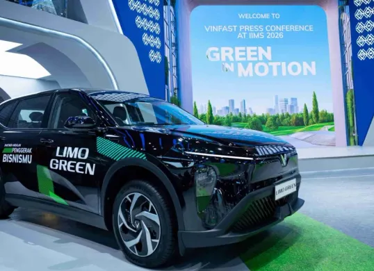 VinFast menandatangani MoU dengan RVE dan Sentrik untuk pengadaan 400 unit mobil listrik Limo Green. (Sumber: Dok. VinFast)
