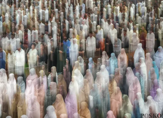Ribuan Warga Padati Masjid Istiqlal di Tarawih Perdana Ramadhan