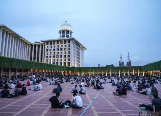 Berbuka Bersama di Masjid Terbesar Asia Tenggara