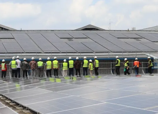 IKD resmikan PLTS atap raksasa di Medan. (Sumber: Istimewa)
