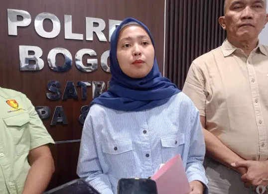 Kasat PPA-PPO Polres Bogor AKP Silfi Adi Putri saat melakukan keterangan pers. (Sumber: Poskota/Giffar Rivana)