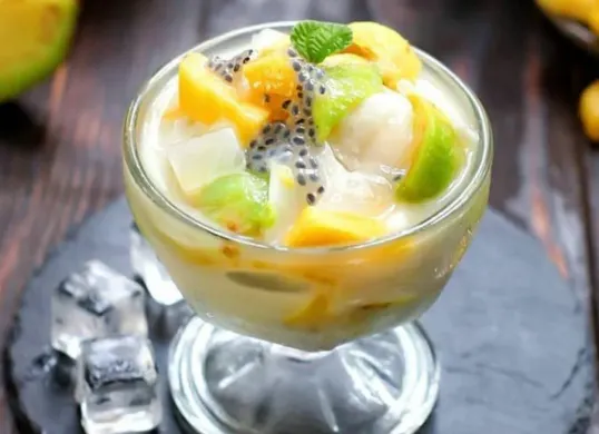 Salah satu menu takjil untuk buka puasa, es teler. (Sumber: Pinterest/@mutiaasfika)