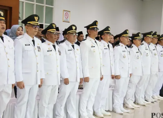 Sejumlah ASN Bandung Barat saat pelantkan rotasi mutasi jabatan. (Sumber: Poskota/Gatot Poedji Utomo)
