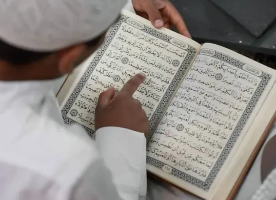 5 keutamaan membaca Al Quran di Bulan Ramadhan (Sumber: Pinterest/fi_amanillah)
