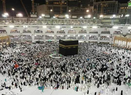 Ilustrasi Jemaah Umroh di Ka'bah (Sumber: Pexels)