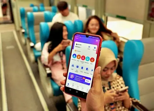 Aplikasi Access by KAI digunakan untuk pemesanan tiket kereta lebaran 2026. (Sumber: KAI)