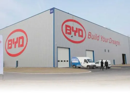 BYD resmi menyalip Tesla sebagai produsen mobil listrik terlaris di dunia sepanjang 2025. (Sumber: BYD)