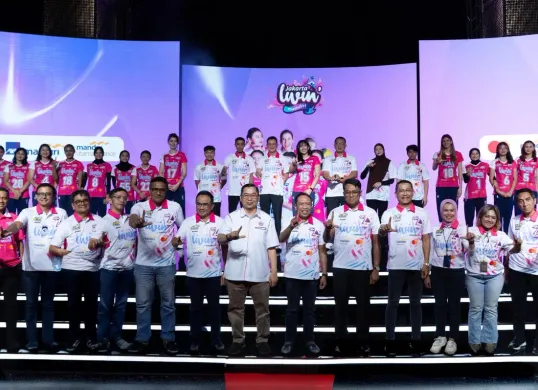 Manajemen Bank Mandiri, jajaran sponsor, pelatih, dan para pemain Jakarta Livin’ by Mandiri (JLM) berfoto bersama usai peluncuran skuad dan jersey resmi jelang Proliga 2026 Putri di Jakarta, Senin, 5 Januari 2026. (Sumber: Istimewa)