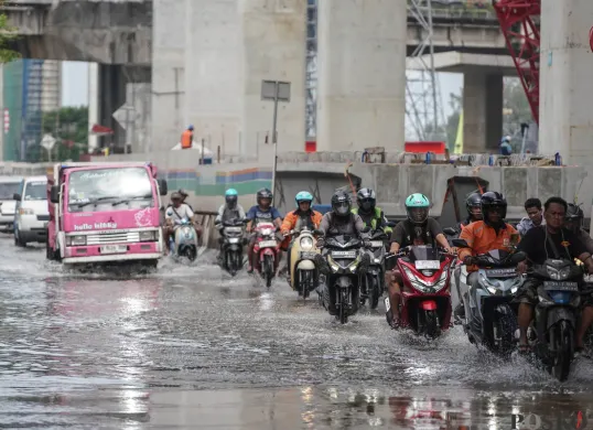 Ilustrasi banjir rob. (Sumber: Poskota)