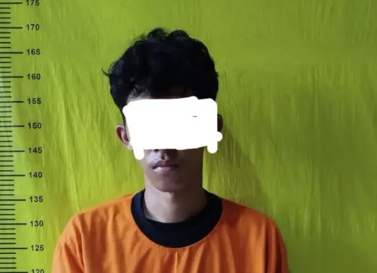 Pelaku saat diamankan di Polsek Jatiuwung. (Sumber: Dok. Polsek Jatiuwung)