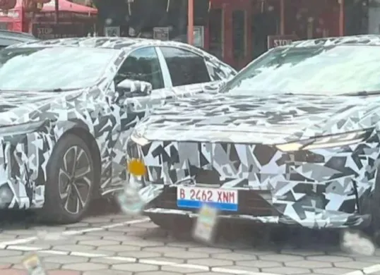 Mazda EZ-6 terendus menjalani uji jalan di Indonesia. (Sumber: Instagram/@indrafatan)
