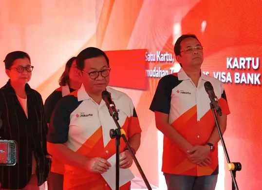 Gubernur Jakarta, Pramono Anung memberikan keterangan kepada wartawan seusai peluncuran debit visa Bank Jakarta di Jakarta Selatan, Senin, 5 Januari 2026. (Sumber: Dok. Istimewa)