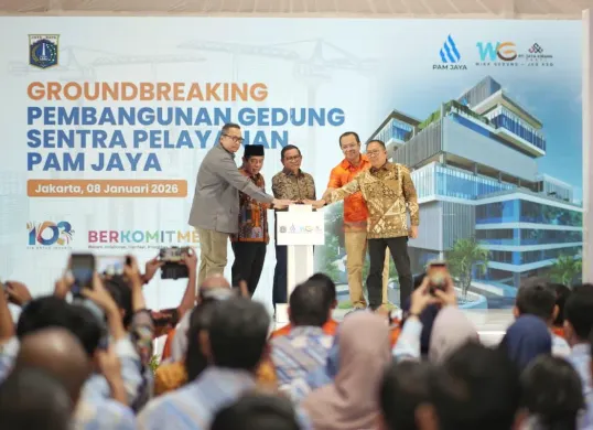 Gubernur Jakarta Pramono Anung saat Groundbreaking pembangunan Gedung Sentra Pelayanan PAM Jaya di Pejompongan, Jakarta Pusat, pada Kamis, 8 Januari 2025. (Sumber: Kominfotik Pemprov Jakarta)