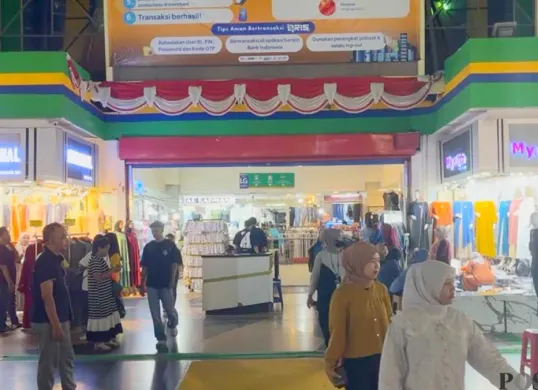 Suasana di Blok B Pasar Tanah Abang, Jakarta Pusat, pada Kamis, 8 Januari 2026. (Sumber: Poskota/Pandi Ramedhan)