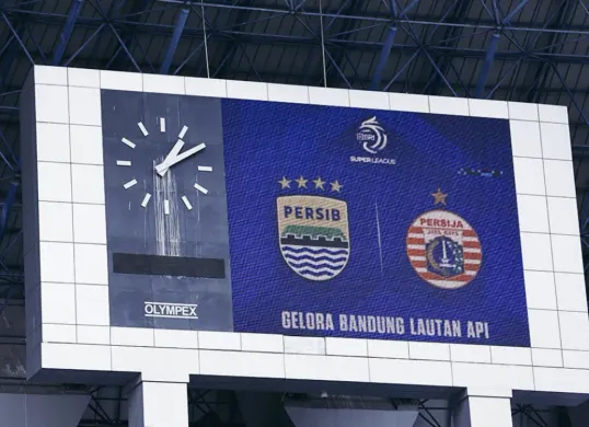 Persija Jakarta melawan Persib Bandung. Duel klasik Liga Indonesia musim 2026 dipindahkan ke Stadion Segiri Samarinda akibat keterbatasan stadion dan faktor keamanan. (Sumber: Instagram/@Persib)