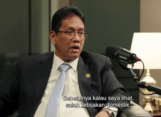Menteri Keuangan Purbaya Yudhi Sadewa saat berdialog di kanal YouTube Endgame membahas strategi likuiditas dan arah ekonomi Indonesia menuju pertumbuhan 8 persen. (Sumber: Youtube/@Gita Wirjawan)