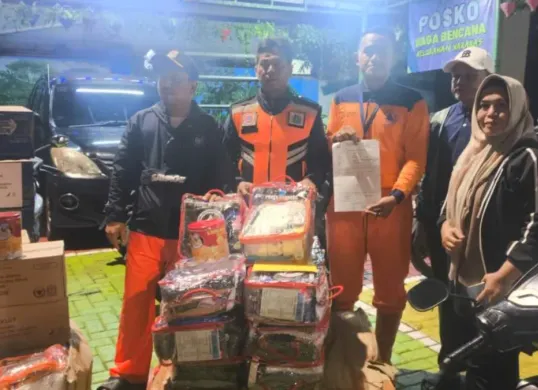Potret penyaluran bantuan logistik bagi warga terdampak banjir di Jakarta Utara. (Sumber: BPBD DKI Jakarta)