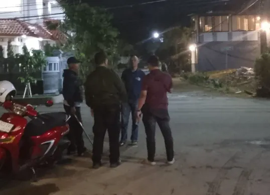 Aksi tawuran antar geng motor dapat dicegah anggota Polsek Cinere dengan warga berhasil bubarin di Jalan Cakra Raya, Limo, Kota Depok. (Sumber: Dok. Humas Polsek Limo)