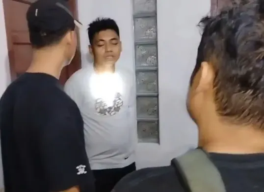 Seorang pria bernama Ahmad Riansah, 29 tahun mengakui telah menghabisi nyawa istri sirinya berinisial SM, 23 tahun, di sebuah kamar kos yang berada di Kelurahan Kayuringin Jaya, Bekasi Selatan. (Sumber: Dok. Polda Metro Jaya)