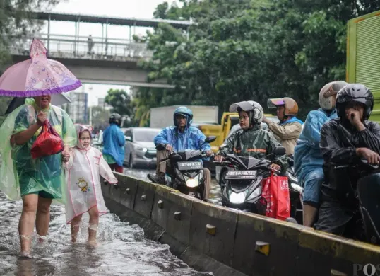Ilustrasi, BMKG prediksi cuaca ekstrim, waspada potensi banjir di Jakarta. (Sumber: Poskota/Bilal Nugraha)