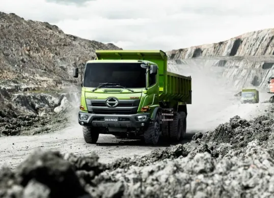 Hino mempertahankan posisi market leader medium duty truck selama 25 tahun berturut-turut. (Sumber: Dok. Hino)