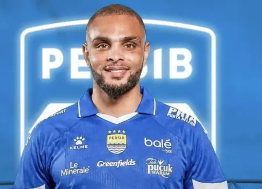 Layvin Kurzawa  Bek asal Prancis itu dikabarkan siap debut perdana melawan Malut United. (Sumber: Instagram/@gosball)