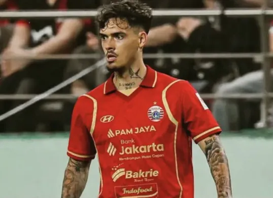 Shayne Pattynama resmi diperkenalkan sebagai pemain baru Persija Jakarta untuk memperkuat lini pertahanan Macan Kemayoran. (Sumber: Instagram/@ngobrolduniabola)