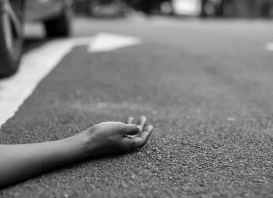 Iliustrasi, seorang pelajar tewas seketika usai hilang kendali dan terjatuh saat kendarai sepeda motor di Palmerah, Jakarta Barat. (Sumber: freepik)