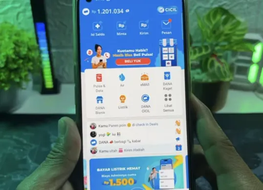 Tampilan fitur DANA Cicil atau PayLater di aplikasi DANA yang memungkinkan pengguna melakukan pinjaman dan pembayaran cicilan secara digital. (Sumber: Youtube/@Sandi Tutorial)