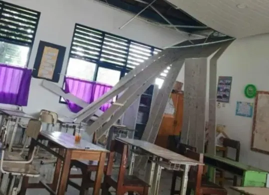 Kondisi plafon SDN Budi Mulya, Cikupa, Kabupaten Tangerang. (Sumber: Dok. Istimewa)