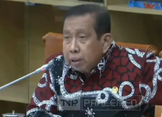 Anggota Komisi III DPR RI, Safaruddin, saat mencecar Kapolres Sleman Kombes Pol Edy Setyanto terkait penetapan status tersangka terhadap Hogi Minaya. (Sumber: YouTube/TV Parlemen)