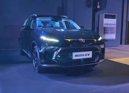 MG Motor Indonesia memperkenalkan MGS5 EV. (Sumber: Poskota/Erwan Hartawan)