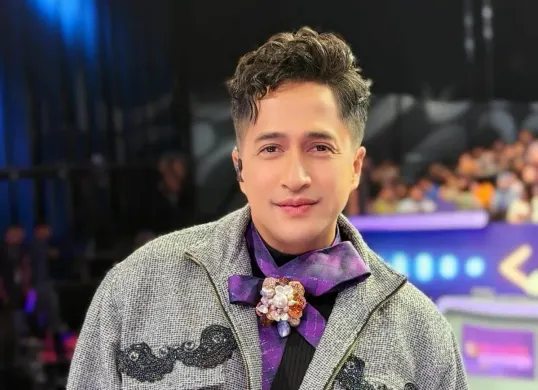 Presenter Irfan Hakim yang tengah menjadi perbincangan publik setelah cuplikan debatnya dengan pengacara kondang Hotman Paris karena diduga membela Denada. (Sumber: Instagram/@irfanhakim75)