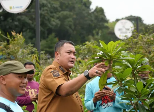 Bupati Bogor, Rudy Susmanto meninjau langsung Pasar Petani Garuda pada Jumat, 30 Januari 2026. (Sumber: Diskominfo Kabupaten Bogor)